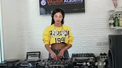 原则 Mcyy DJ美女打碟现场视频